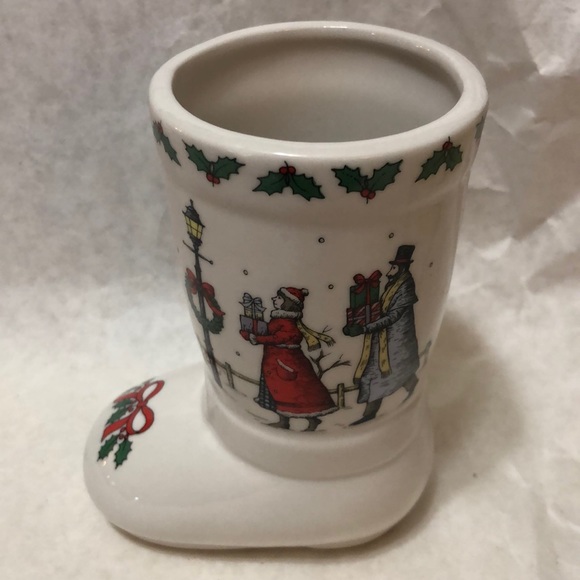 Studio Nova Other - Studio Nova Porcelain CHRISTMAS SHOPPERS Boot Vase, 5"x4”